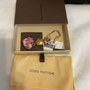 ❗️SOLD❗️MLouis Vuitton key chain